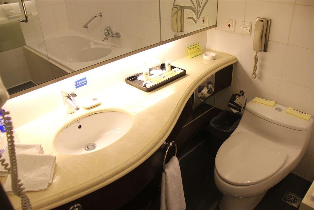Beijing Jade Palace Hotel Bagian luar foto